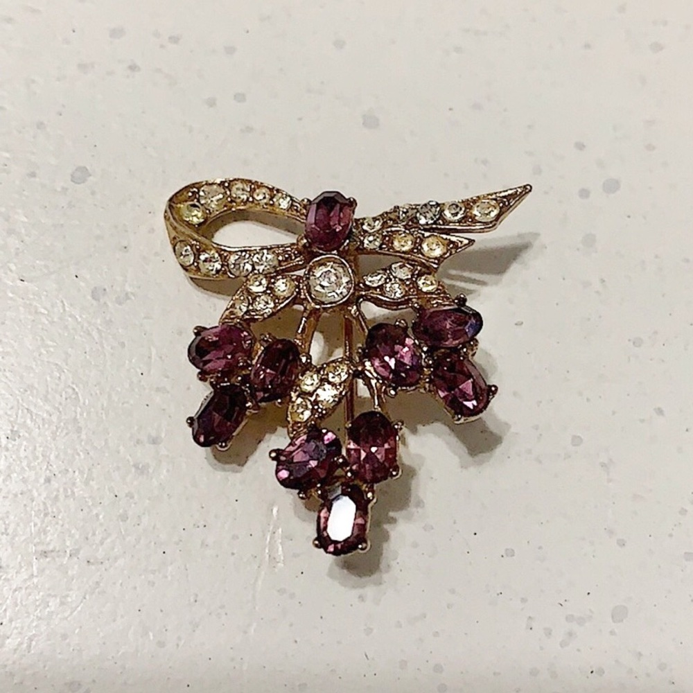 Vintage (1950’s) gold brooch